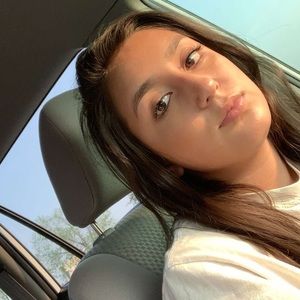 Meet your Posher, Chloe